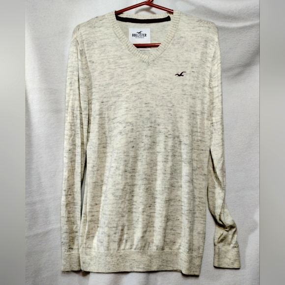 Hollister Sweater - Picture 1 of 3
